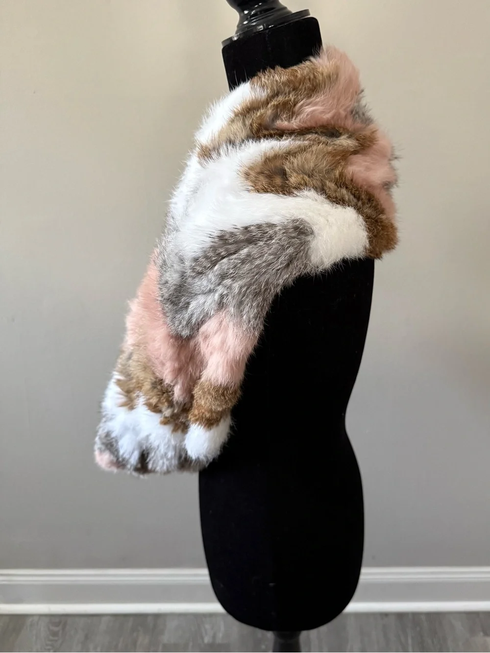 Jocelyn Women’s Real Rabbit Fur Infinity Scarf Petal Multi Chevron Color. NWT!